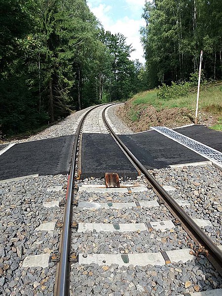 Součástí projektu byla také rekonstrukce jednoho dřevěného železničního přejezdu